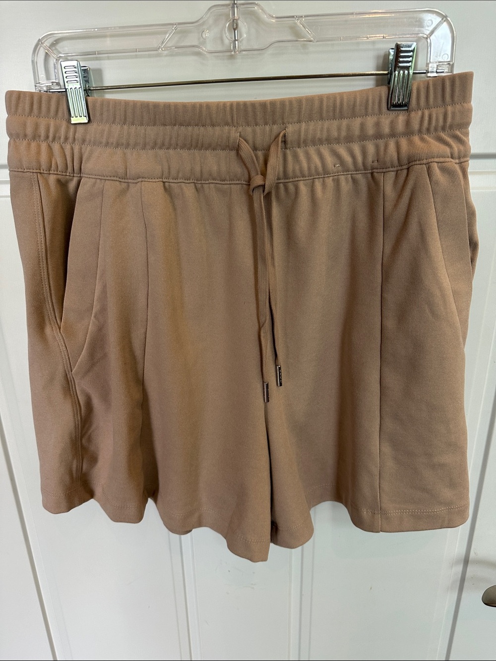 NWOT BCBG Women’s Drawstring Lounge Shorts — Taupe Medium Comfy